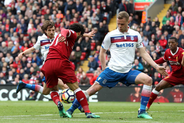 笑声往往是 笑声往往是